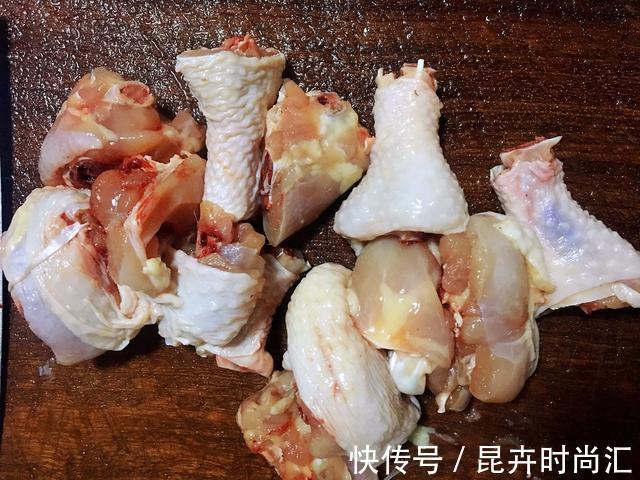 鸡肉|鸡肉和土豆搭配,蒸出来味道鲜美,还不油腻,适合冬天食用