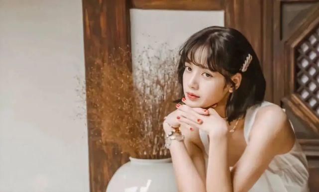 秒变巴掌脸！原来“瘦脸”不仅要靠发型，还要选对发色和刘海！