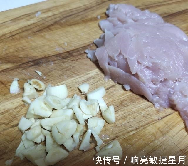 美食天下|豆角烧肉片,家常味道,可口下饭!
