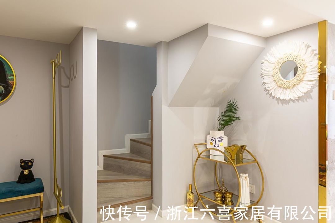 衣帽间|当时尚高级灰遇上粉色少女心,65㎡轻奢风打造理想的高品质居住空间