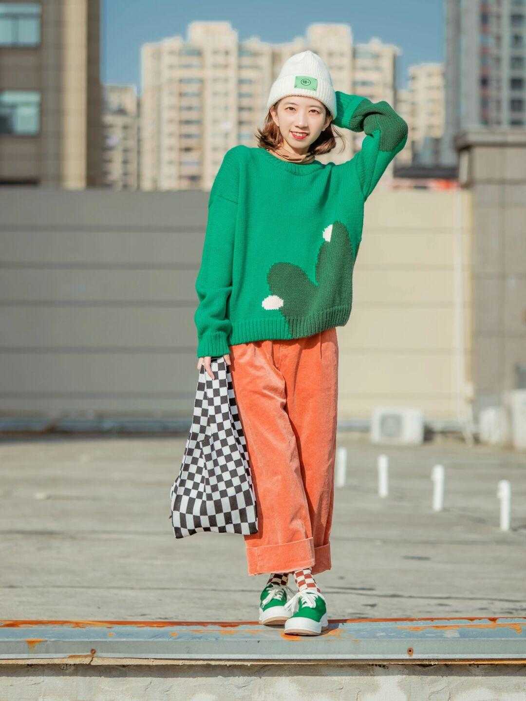 穿搭 冬季要拒绝“老气感”,快安排上这3条高级色裤装,洋气炸了