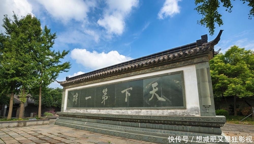 树立|朱允炆下落不明，该怎么办？朱棣：有办法，为父亲树立一块三万吨碑