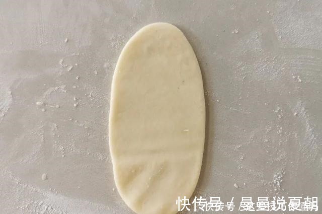 咬一口，整个人都酥了，特色小吃椒盐酥，一口就让你想起家乡味道