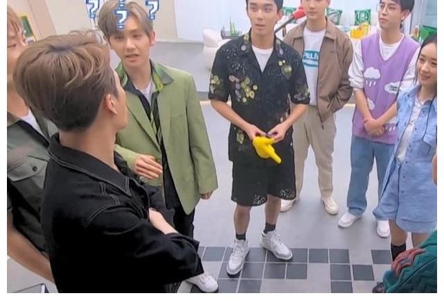 赵丽颖|何老师“喜添”新身份,新人主持听不懂中文,赵丽颖没画面?