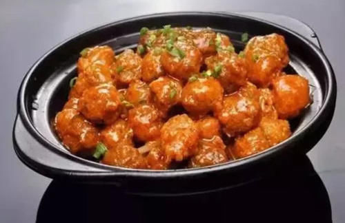 美食推荐：鲜菇滑肉片，丸子煲，凉拌黄瓜，韭黄炒肚丝的做法