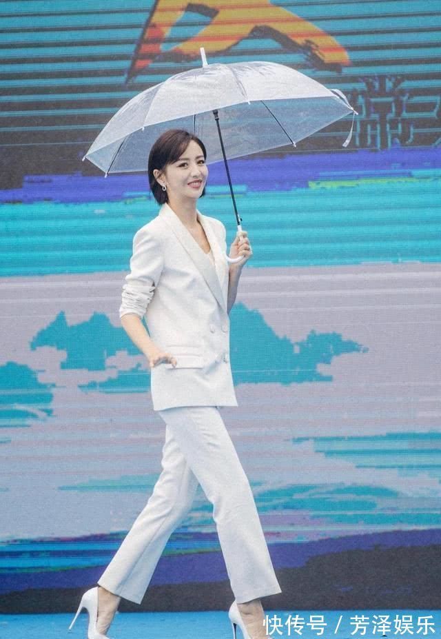 子女生 人们只见到女性高跟鞋的漂亮,却看不见他们以便高跟鞋有多拼