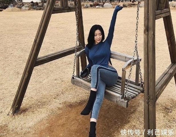 时尚|时尚穿搭:紧身牛仔裤优雅的穿搭衬托时尚感,展现高雅淑女范!