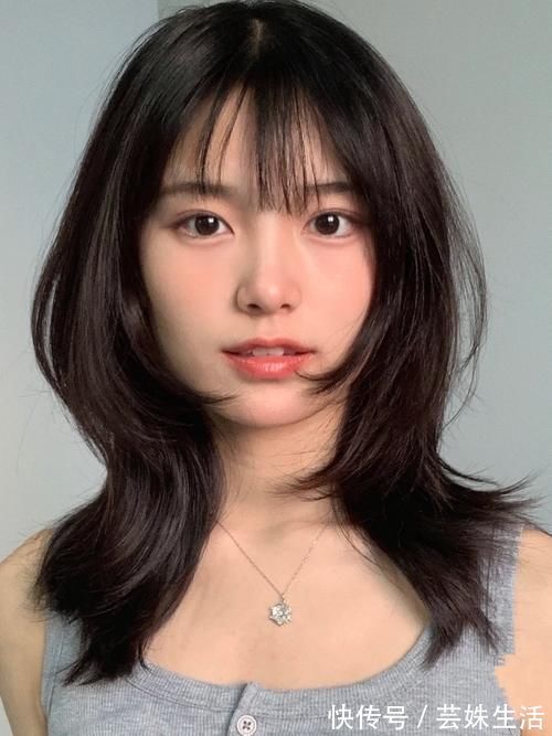 发型|长发稍微剪短一点怎么剪,几个好看的发型,更适合春夏的天气