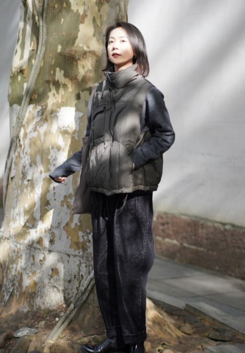 羽绒马甲|冬季穿衣别老一套,看看最潮的羽绒马甲,风格百变还时髦