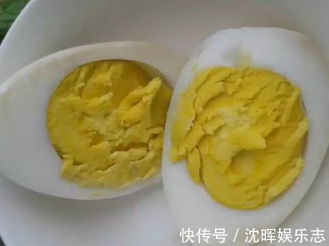 洋娃娃|女人怀孕后,4种“零食”尽量吃,婴儿出生后或像洋娃娃一样漂亮