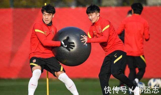 训练|国足集训第5天!4大归化正式回归训练,下赛季或携手加盟海港队
