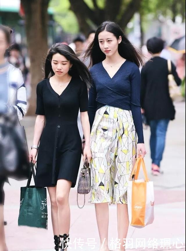 街拍 素颜美女大方得体, 展现温柔似水的气质