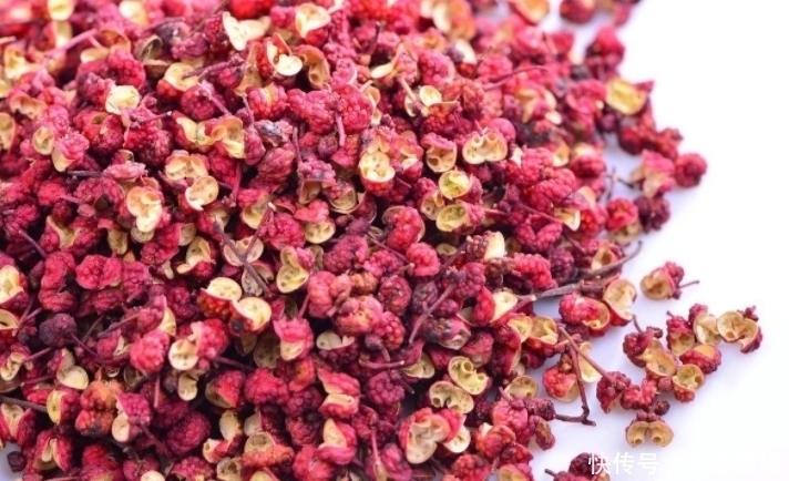 肚脐|晚上睡觉前把“花椒”放肚脐里,半月后,3大惊喜变化不请自来