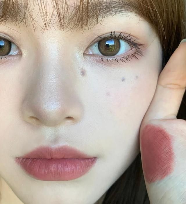 氛围感 奶棕口红“天花板”,这几只女生一定要知道!显白气质氛围感十足