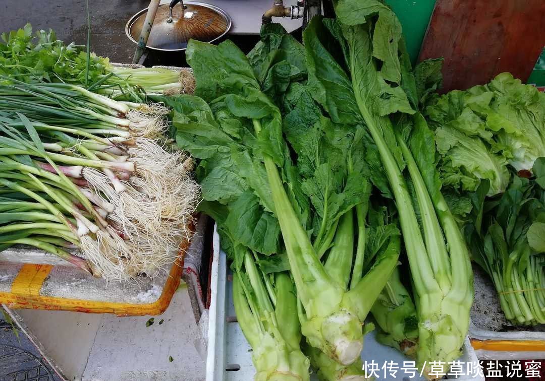  好吃|越是寒冷，芥菜越好吃，芥菜炒饭，冬季应时美味