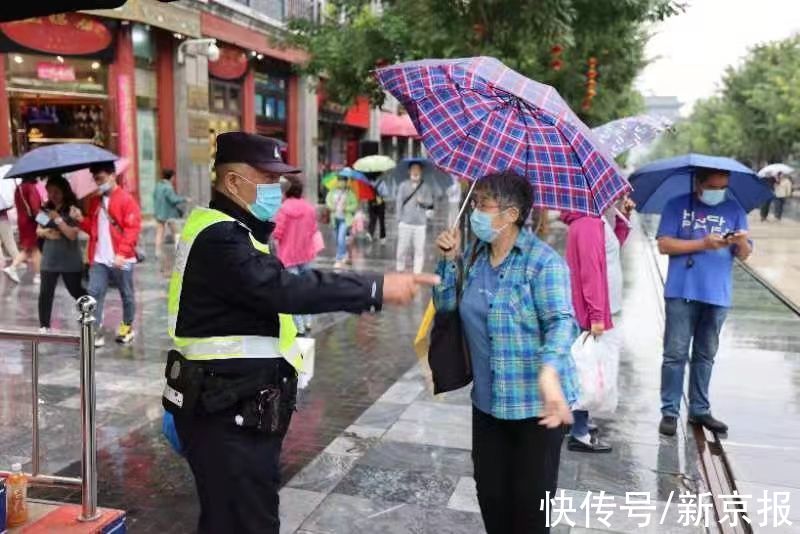 民警|中秋假期，前门大街民警增强安保工作：“要让大家祥和地过节”