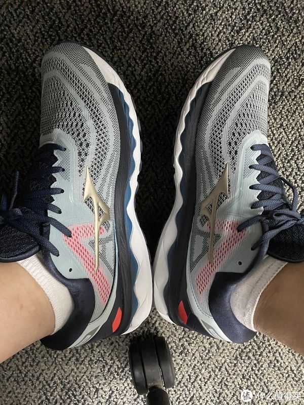 美津浓男士w优缺点明显的跑鞋——美津浓男士WAVE SKY 4缓震慢跑鞋