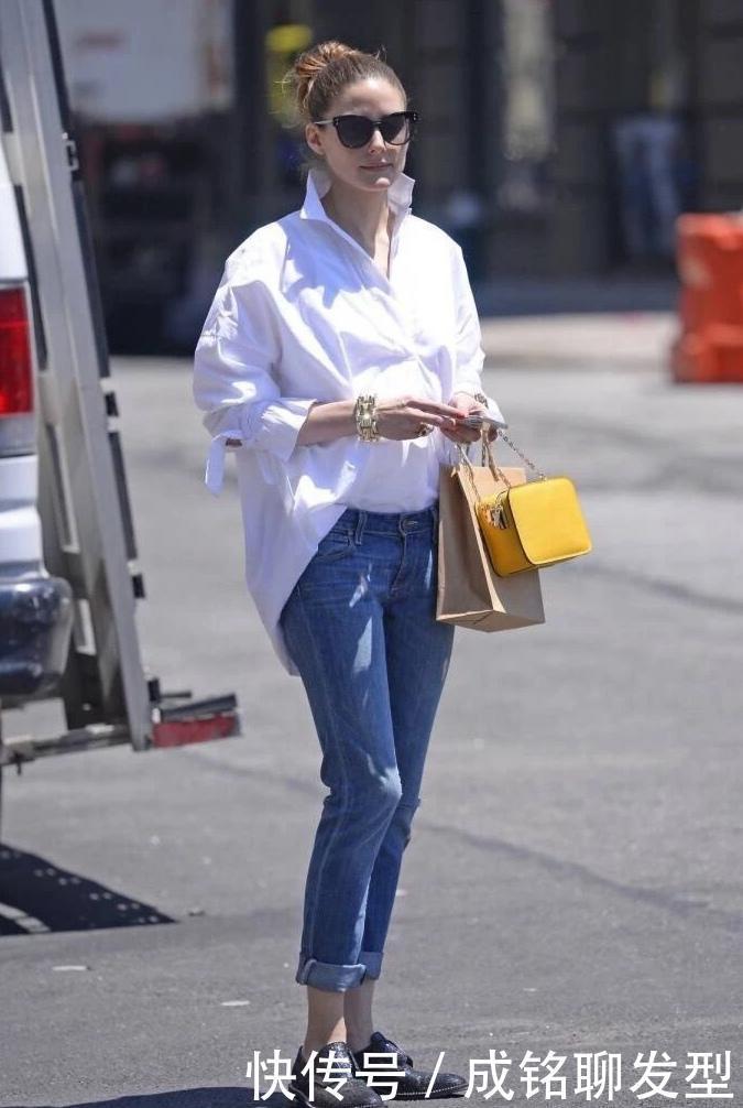 今春流行“白衬衫+蓝色牛仔裤”穿法,简约随性又舒服,赶紧get