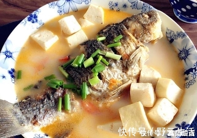 炖鱼汤|炖鱼汤时,用冷水还是热水?多数人没弄清楚,难怪鱼肉不嫩汤不鲜