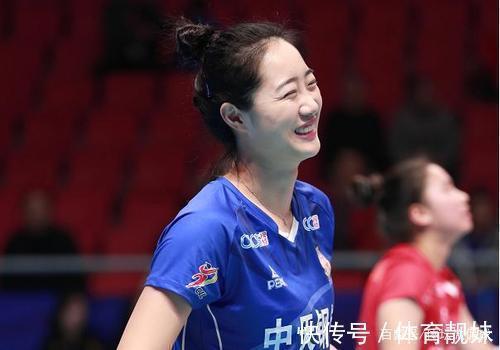 副攻|女排美女现身花海,颜值高技术好,国手级能力,现遗憾宣布退役!