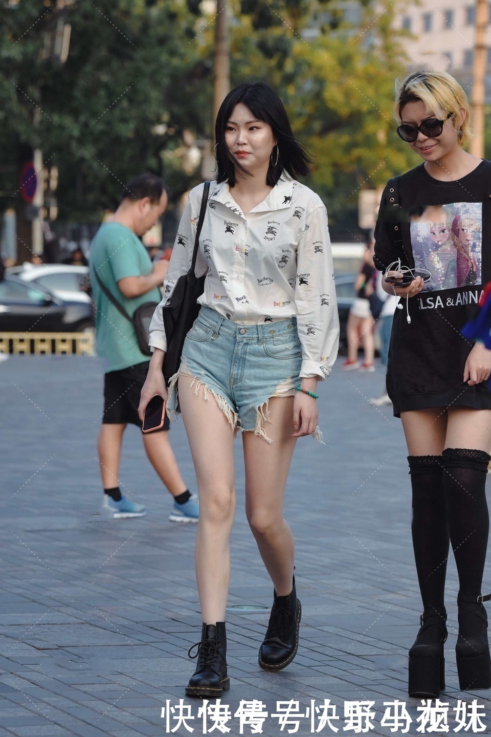 马丁靴|设计感十足的牛仔裤,高级时尚,塑造个人风格