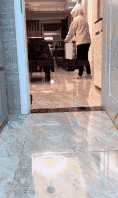 |搞笑GIF:套路太深了, 如果是我女朋友的话,肯定会咬死我的