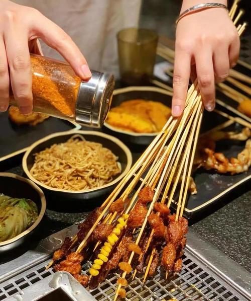 炸串里的每一滴油,都藏着长沙人的口水