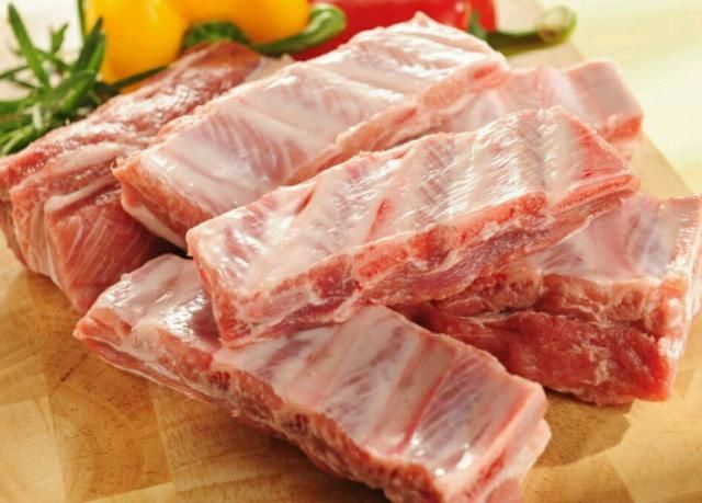 超幸福的时候就是啃排骨，排骨这样做，吃完直动手指