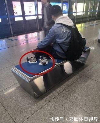 教养|地铁上一张照片引无数人怒赞:你的教养,就是孩子的起跑线