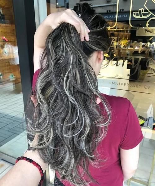 中年女性白发很多适合留长发还是短发？