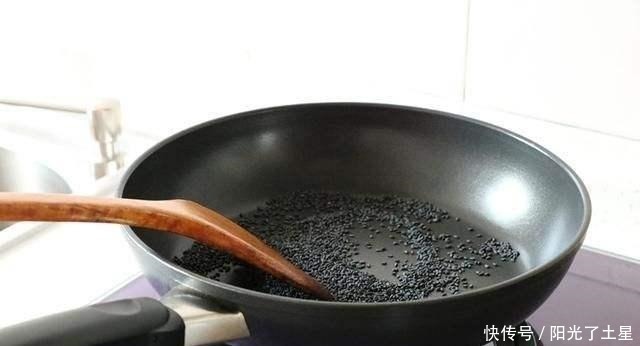 胭脂|入冬后,用它來代替豆?jié){牛奶,補(bǔ)氣又養(yǎng)血,面如桃花不用涂胭脂!