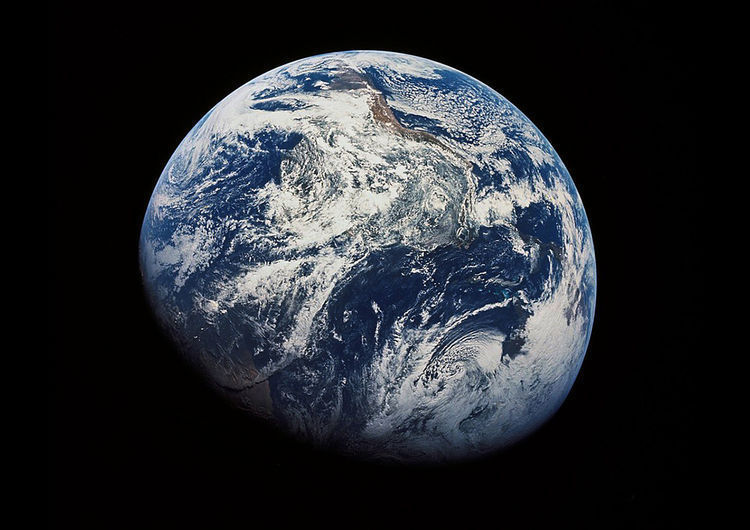 站在月球上看地球，有什么恐怖之处