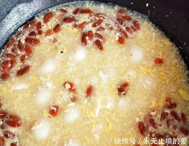 它是“穷人的阿胶”,女人每天吃1碗,补血益气,小脸红润气色好!