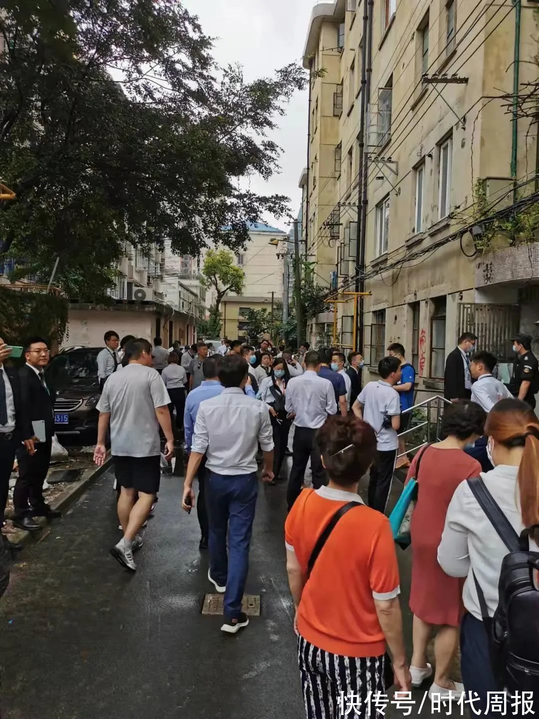 世茂|上海神秘房叔抛售陆家嘴93套房？假的！中介：26小时内卖光