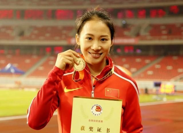 黄瑰芬|成绩亚洲第一!中国体坛又出高颜值女飞人:笑容治愈,能力强