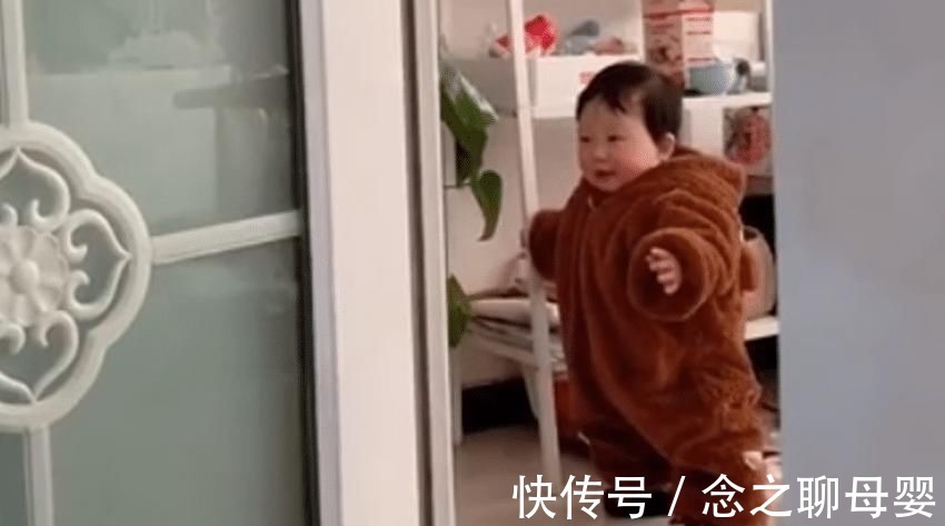 小姑娘|萌娃变身“人间警报器”火了,网友:邻居怕是每天都活在恐慌之中