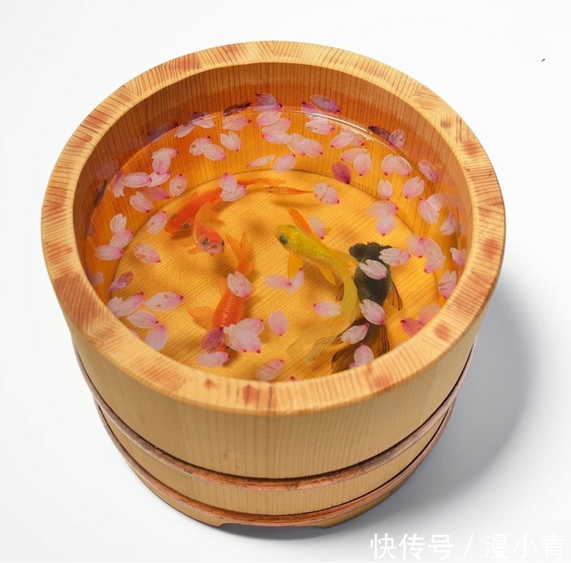 绘画@画师用特殊手法画出堪比三次元的金鱼,不告诉你真相,你能发现吗