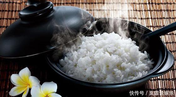 蒸米饭时这几招,米饭香滑软糯,粒粒分明,而且不会粘锅还香