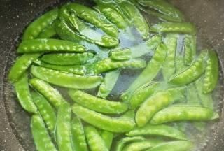 吃这7类食物必须先焯水,很多人一直吃错了,别等生病了再改正