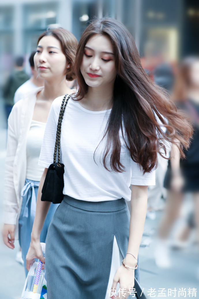 街拍|成都街拍,高颜值的美女都喜欢这么搭,有没有让人怦然心动?