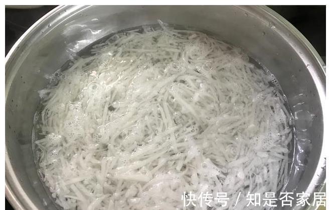 补气|带鱼最经典的家常做法,咸鲜入味,补气提鲜,看着就流口水