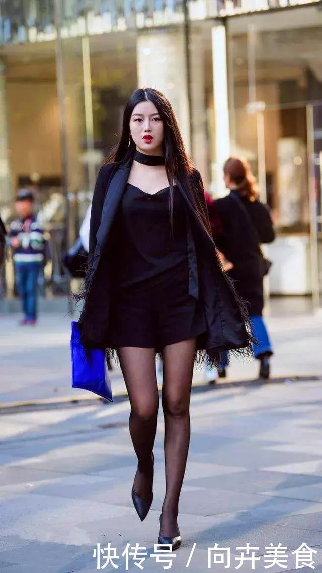 优雅迷人的尖头高跟鞋,让初夏显的搭配气质又高雅