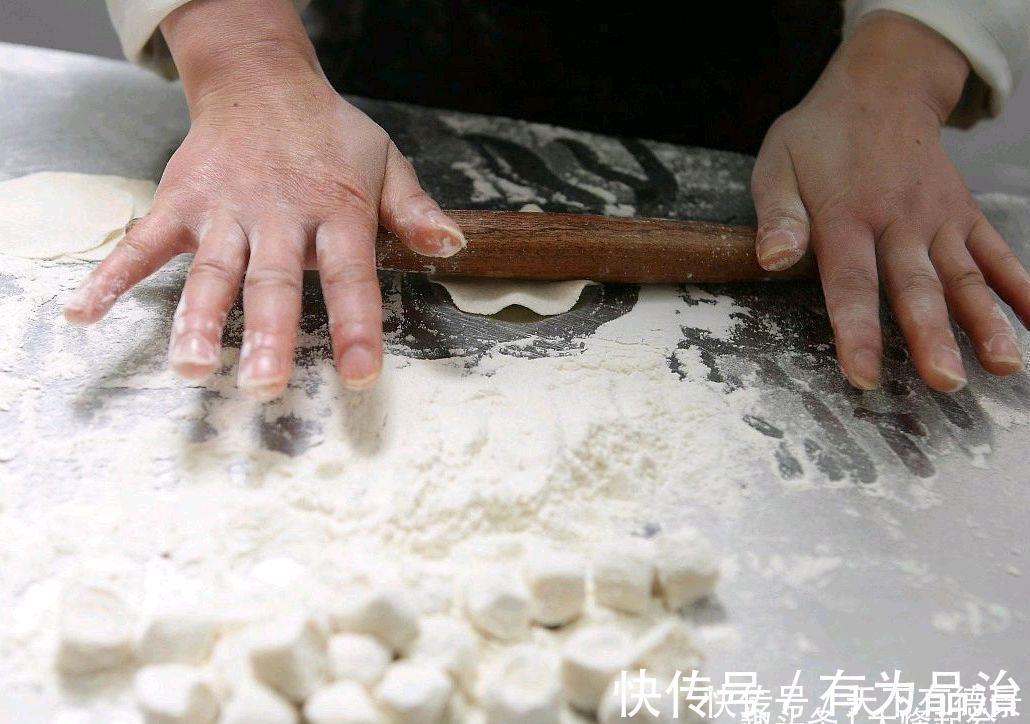 要点|手工饺子不管什么馅，饺子皮是关键，3个要点，饺子好吃不破皮！