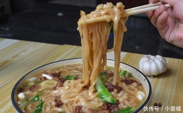 卖出|胖大叔只卖1种面,1天卖出800碗天天排队都要买,吃过的都说香