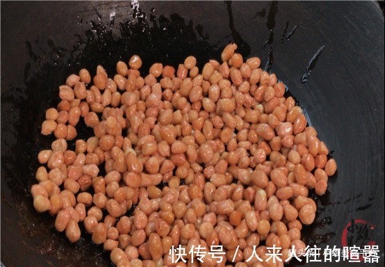 今天才知道，炒花生米不能先放油，教你饭店的诀窍，更香脆不返潮