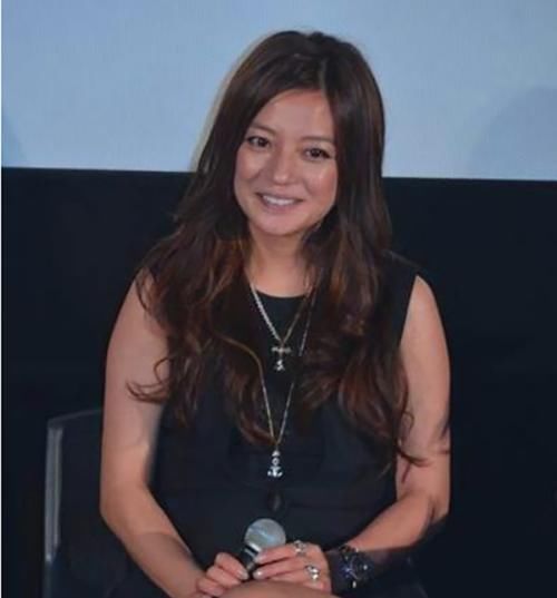 奶粉|章子怡和赵薇,一个“喂母乳”一个“喝奶粉”,两人差距明