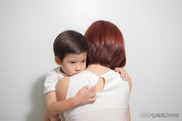 拳头|为什么孩子容易发脾气,怎么管才有用?这些情绪小知识能帮你
