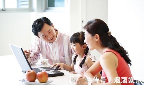 调皮|妈妈帮儿子整理书包,却翻出一堆“奇怪”的文具,网友:同款孩子