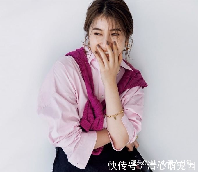 穿搭 穿裙子搭薄外套时,记住“1个要点+风格调和”,领悟穿搭思维稳赢