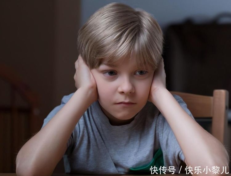 孩子|儿子一上学就喊肚子疼,父母责怪孩子骗人,知道真相后父母很自责